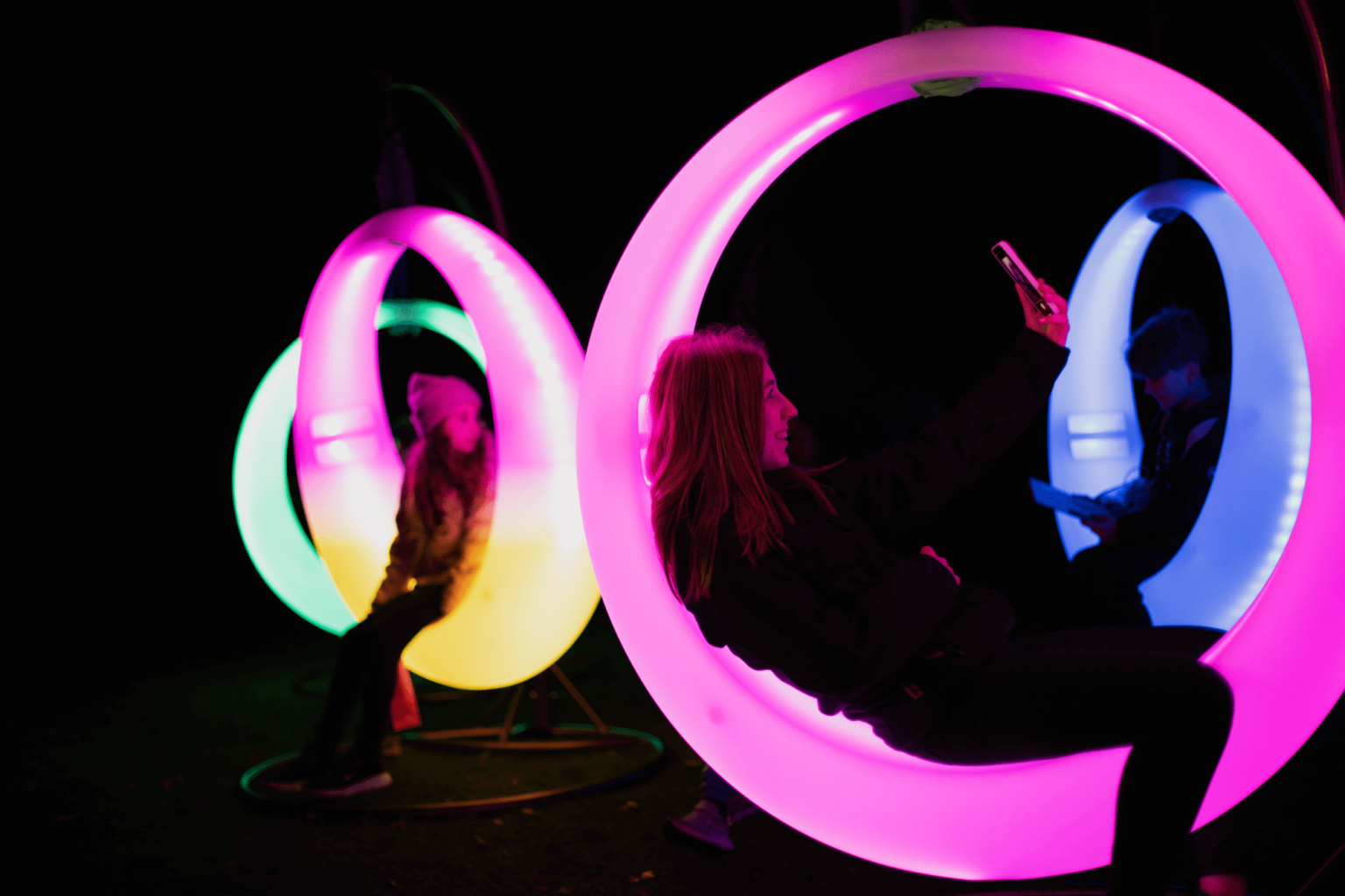 Shorter days... cheaper tickets! Marwell Zoo
